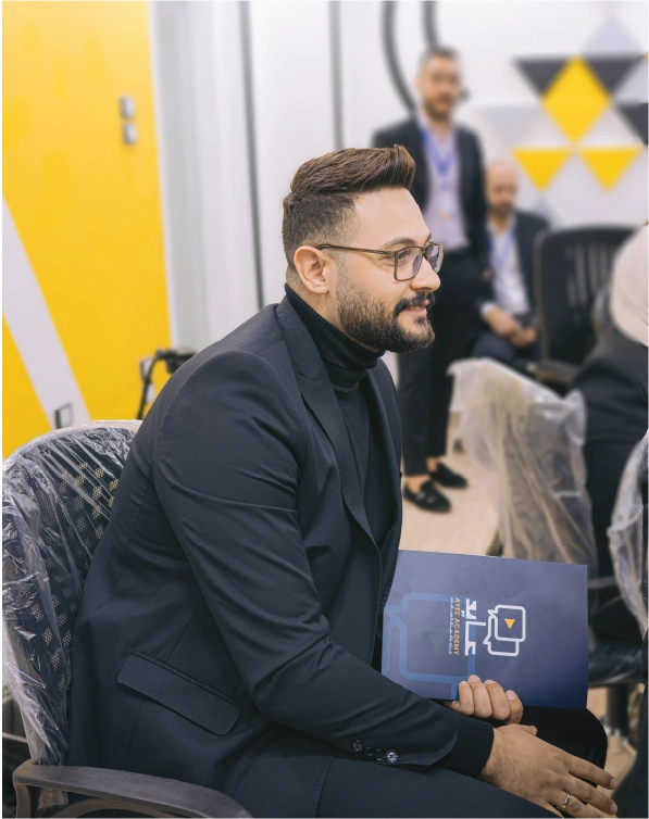 موظف أكاديمية عايد